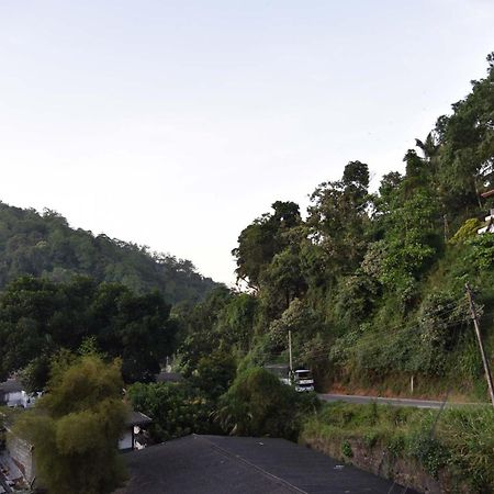 Lodge In 611 Kandy Bagian luar foto