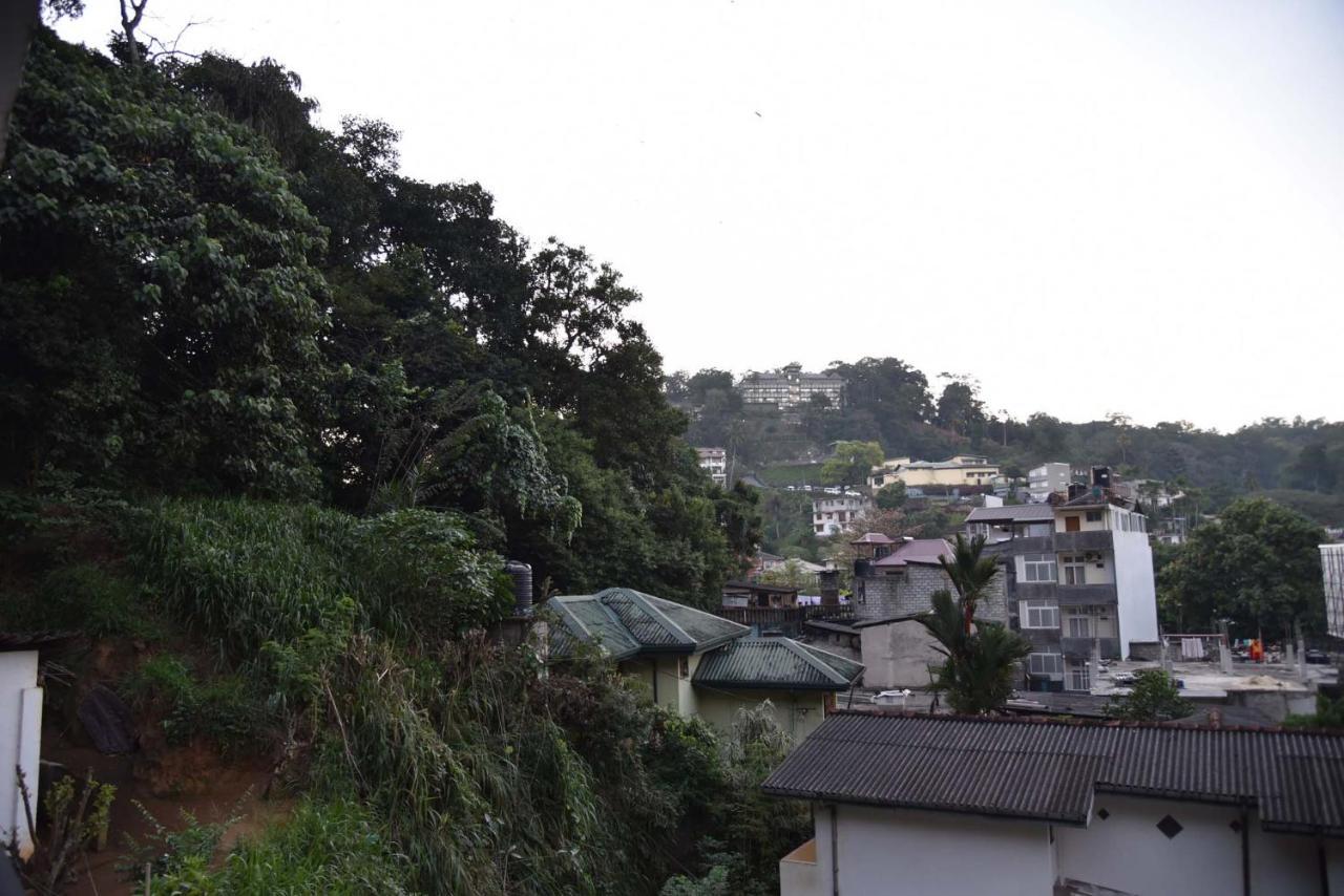 Lodge In 611 Kandy Bagian luar foto