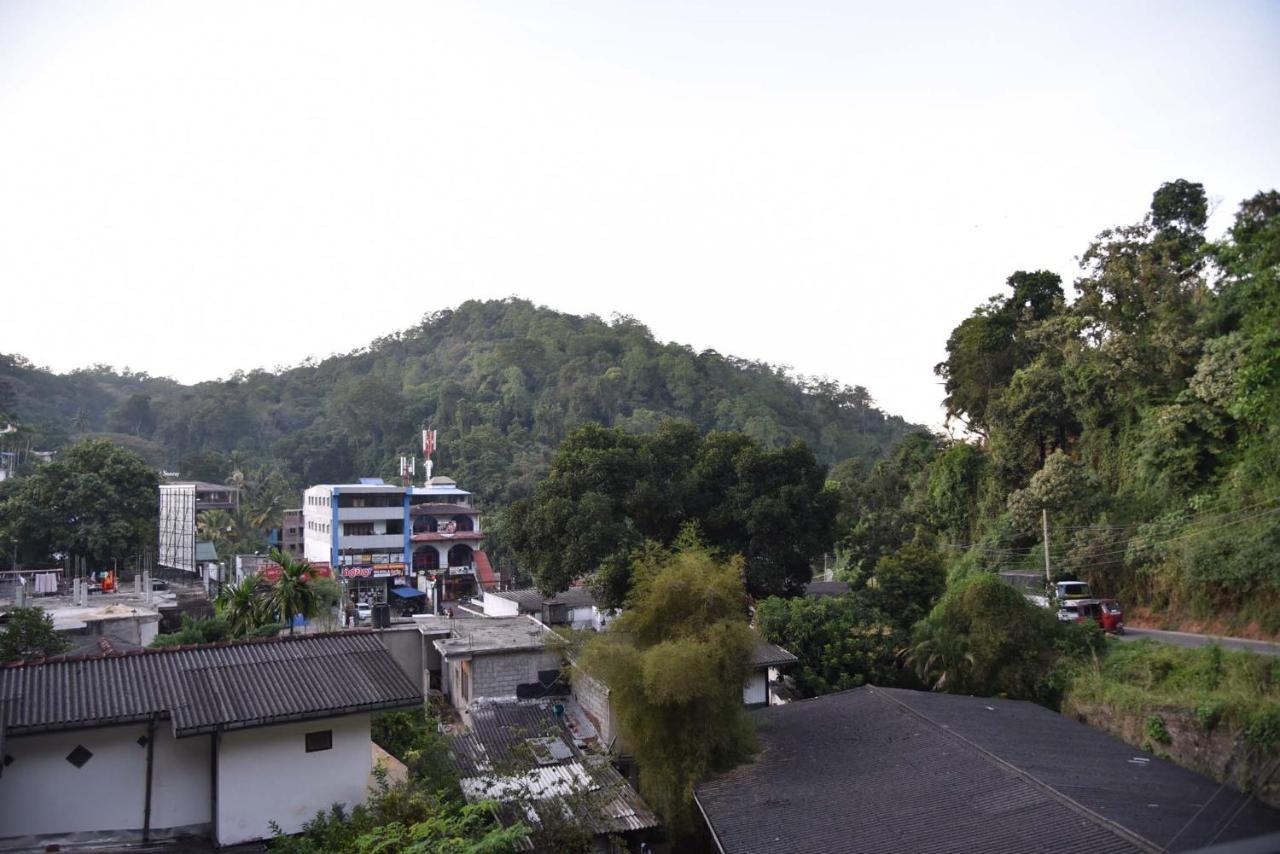 Lodge In 611 Kandy Bagian luar foto