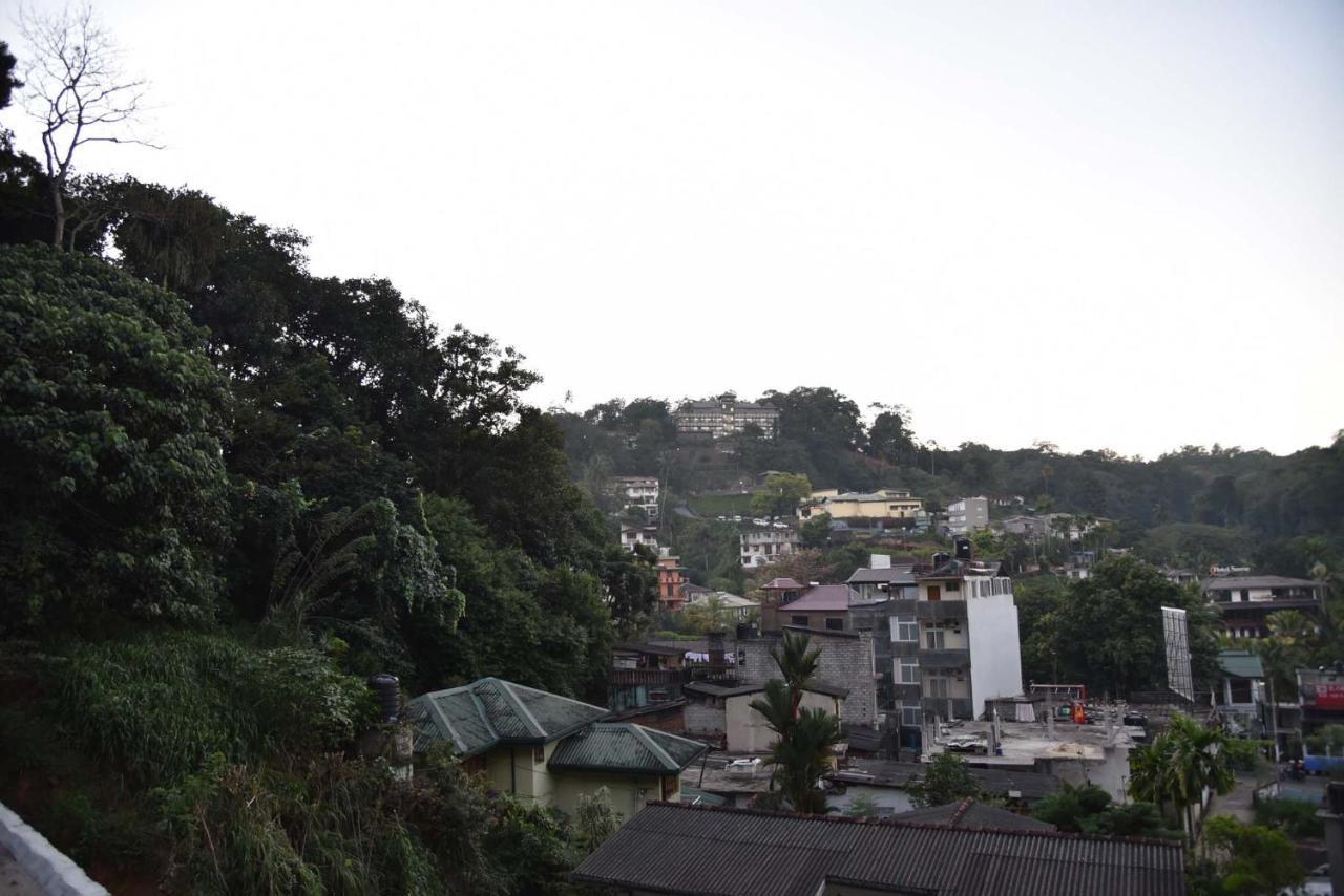 Lodge In 611 Kandy Bagian luar foto